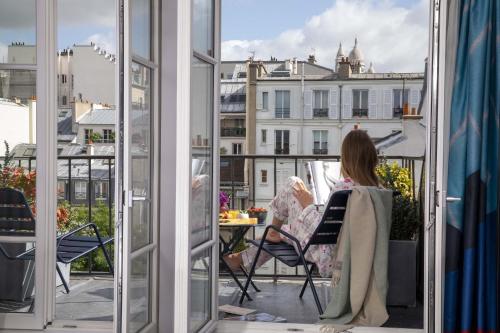 Habitación Deluxe con terraza y acceso al spa del hotel Les Matins De Paris and Spa. Foto 7