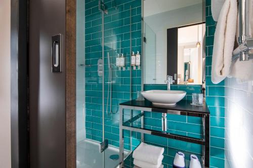 Habitación Clásica con acceso al spa del hotel Les Matins De Paris and Spa. Foto 4
