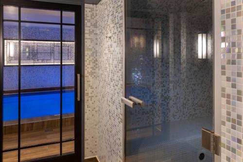 Habitación Clásica con acceso al spa del hotel Les Matins De Paris and Spa. Foto 6