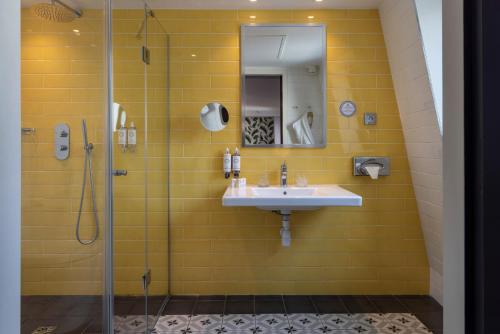 Suite junior con acceso al spa del hotel Les Matins De Paris and Spa. Foto 5