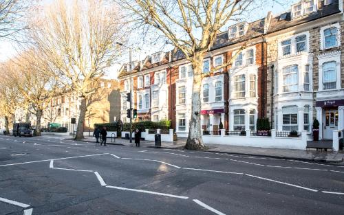 Habitación cuádruple del hotel Saba London. Foto 3