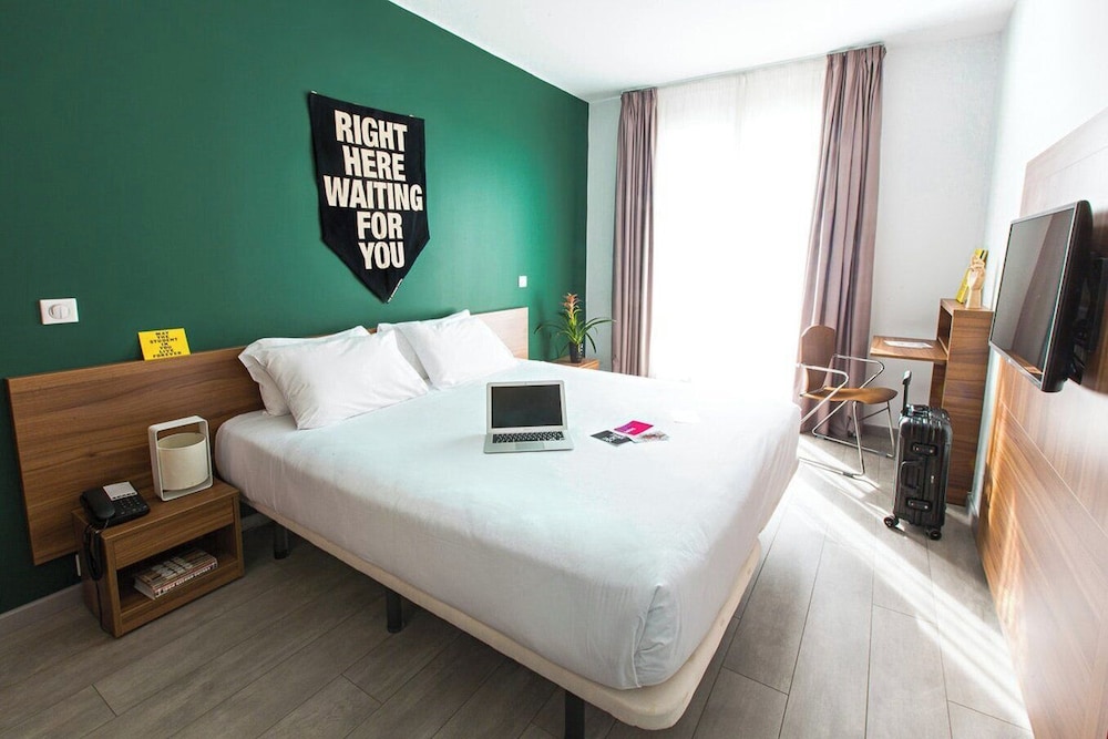 Habitación estándar doble, balcón del hotel The Social Hub Paris La Defense