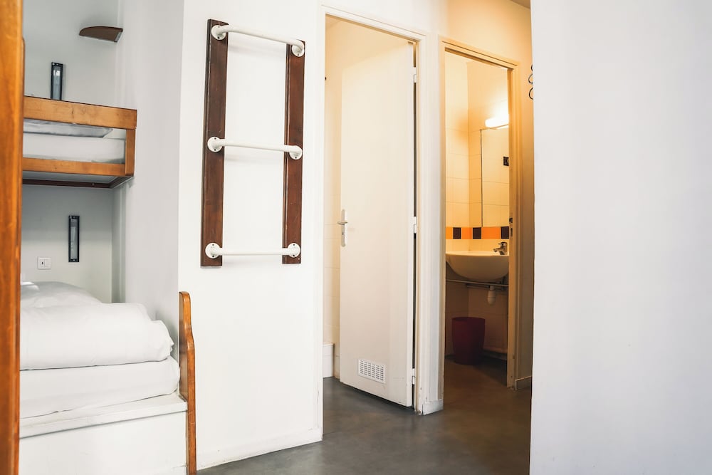 Dormitorio compartido, solo para mujeres, baño compartido (1bed in 10people dormitory, shared WC) del hotel Mije Marais - Hostel. Foto 3