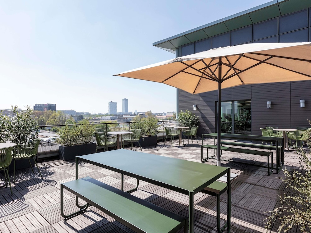 Habitacion Standard con 1 cama doble del hotel Novotel Paris Saint Denis Stade Basilique. Foto 9