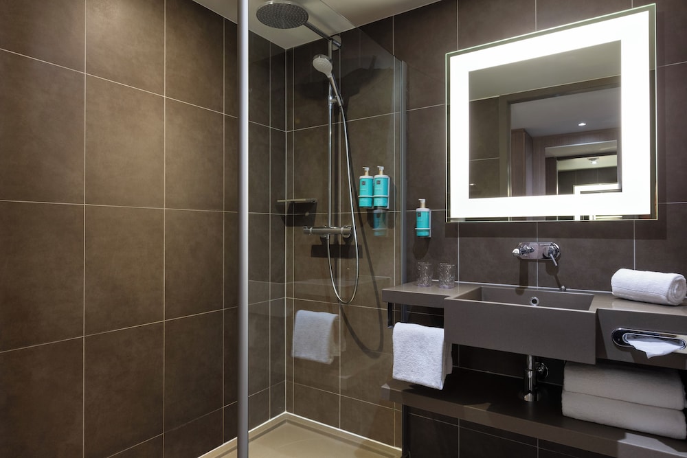 Habitacion Standard con 1 cama doble del hotel Novotel Paris Saint Denis Stade Basilique. Foto 10