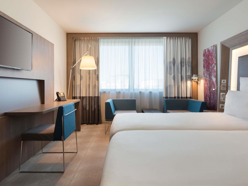 Habitación Standard con 2 camas individuales del hotel Novotel Paris Saint Denis Stade Basilique. Foto 8