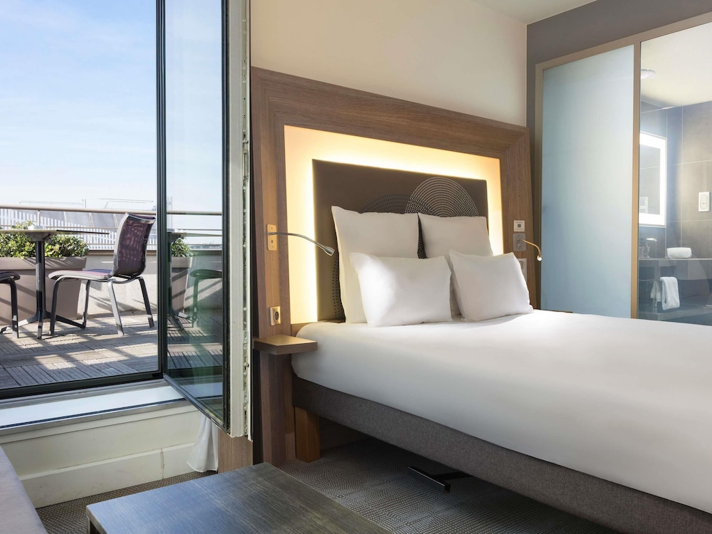 Habitación Deluxe con 1 Cama Doble y Balcón del hotel Novotel Paris Saint Denis Stade Basilique