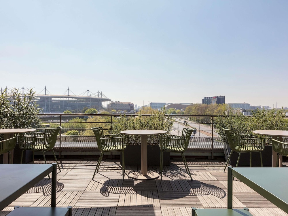 Suite Junior con vistas a la Torre Eiffel del hotel Novotel Paris Saint Denis Stade Basilique. Foto 5