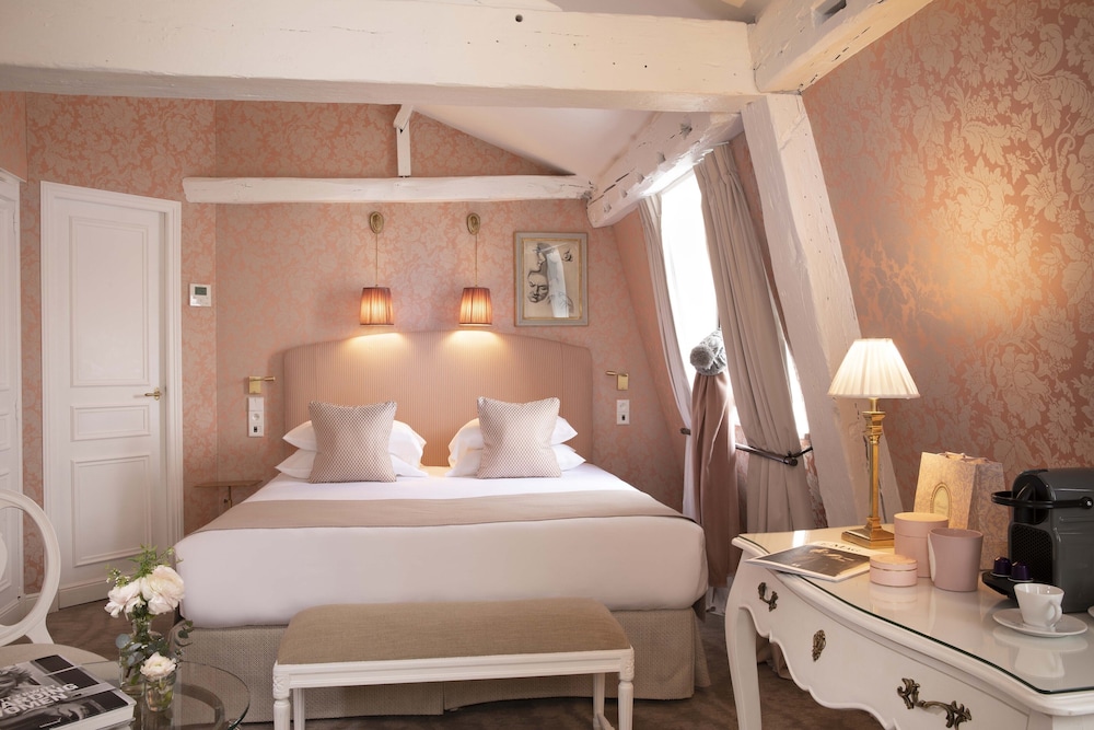 Suite junior (Eiffel Tower) del hotel Odéon By Malone