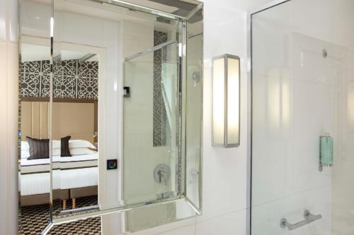 2 Habitaciones Dobles comunicadas del hotel Phileas Lazare and Spa - Opéra. Foto 4