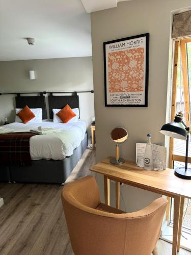 Habitación Deluxe con cama extragrande del hotel The Royal Foundation Of St Katharine