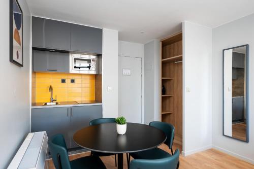 Apartamento 1 habitación Accesible 2 Camas individuales 1 Cama doble kitchenette del hotel Staycity s, Paris Gare De L'est. Foto 7