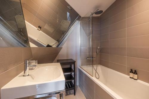 Suite Junior con terraza del hotel Vic Eiffel. Foto 2