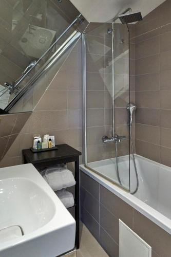 Suite Junior con terraza del hotel Vic Eiffel. Foto 4