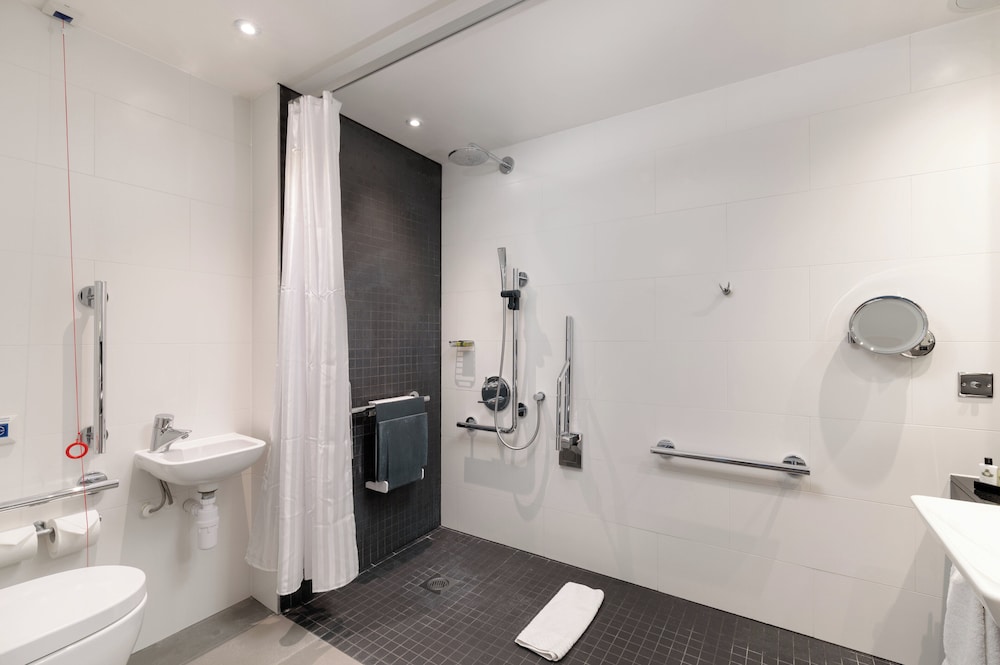 Habitación clásica, 1 cama de matrimonio grande, accesible para personas con discapacidad del hotel Intercontinental London - The O2, An Ihg. Foto 4