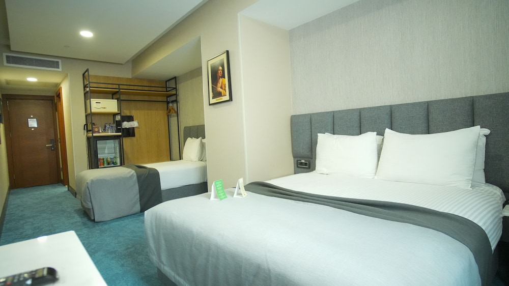 Habitación triple estándar del hotel Dosso Dossi Hotels Old City. Foto 2