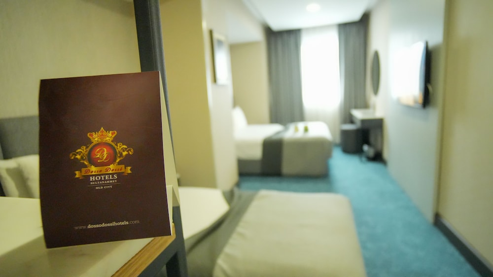 Habitación triple estándar del hotel Dosso Dossi Hotels Old City. Foto 4