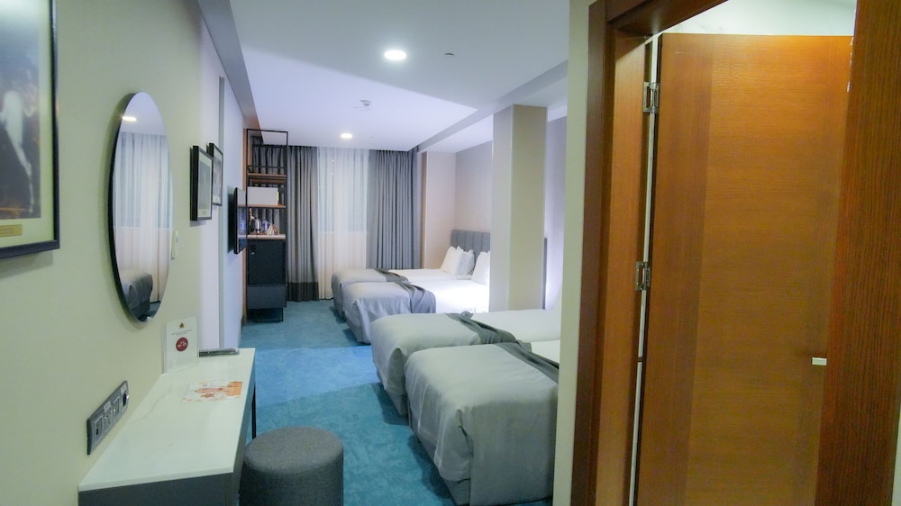 Habitación cuádruple estándar del hotel Dosso Dossi Hotels Old City. Foto 3