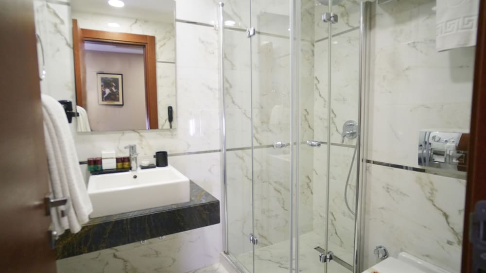 Habitación cuádruple estándar del hotel Dosso Dossi Hotels Old City. Foto 8