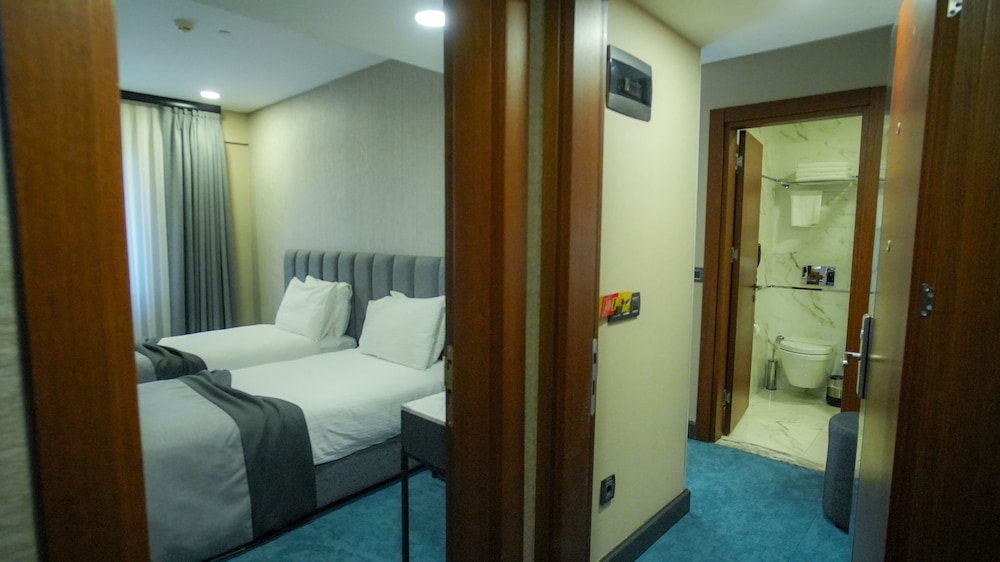 Habitación familiar con 1 cama doble o 2 individuales (Two Connecting) del hotel Dosso Dossi Hotels Old City. Foto 8