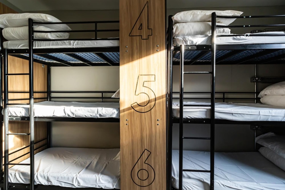 Cama en dormitorio compartido mixto de 9 camas del hotel Publove @ Exmouth Arms Euston. Foto 3