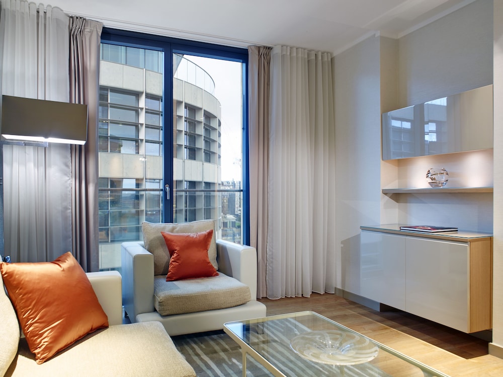 Superior One Bedroom Urban View - Sofa Bed del hotel Cheval Three Quays. Foto 2