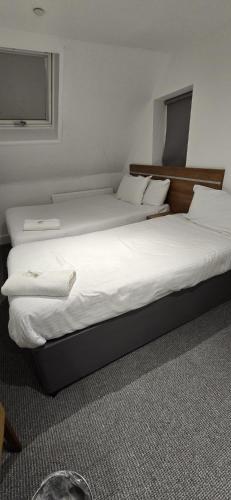 Habitación Triple Estándar del hotel The Craven. Foto 3