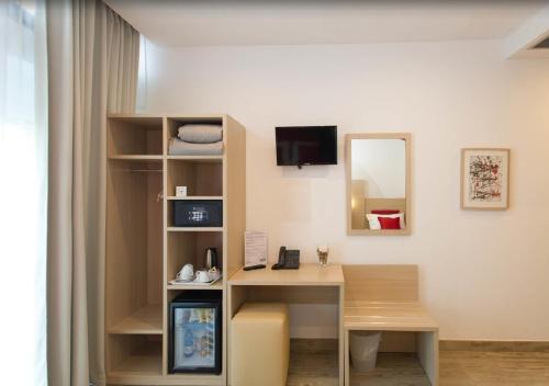 Habitación Triple Superior del hotel Luxor Florence. Foto 9