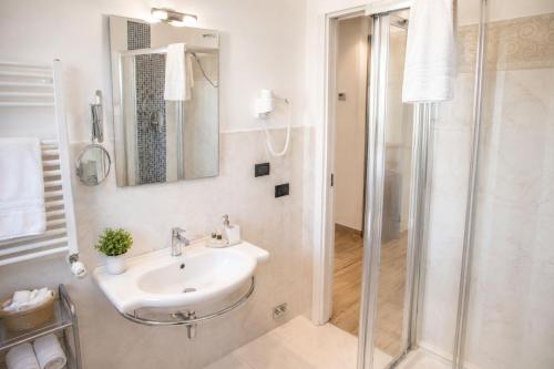 Suite Junior del hotel Luxor Florence. Foto 9
