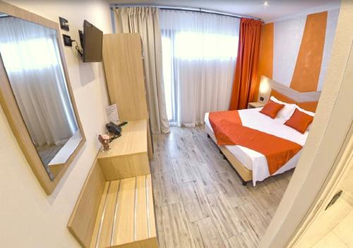 Habitación Doble Clásica - 1 o 2 camas del hotel Luxor Florence. Foto 10