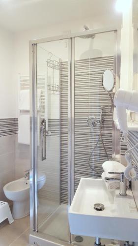Estudio con balcón del hotel Luxor Florence. Foto 3