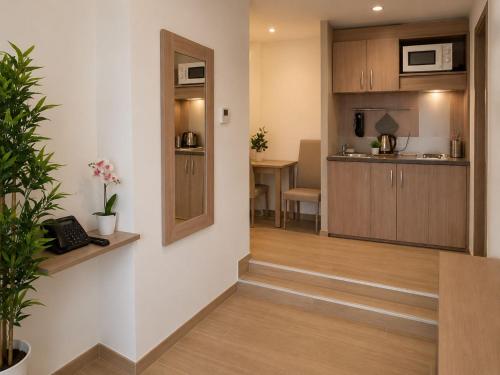 Estudio familiar del hotel Luxor Florence. Foto 3