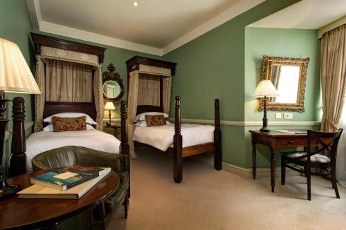 Habitación Doble Superior - 2 camas del hotel The Gore London – Starhotels Collezione