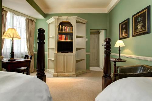 Habitación Doble Superior - 2 camas del hotel The Gore London – Starhotels Collezione. Foto 1
