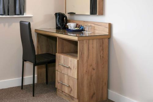 Habitación Superior con cama extragrande - Adaptada para personas de movilidad reducida del hotel Best Western Northfields Ealing. Foto 2