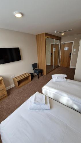 Habitación Doble Superior con zona de cocina - 2 camas del hotel Best Western Northfields Ealing. Foto 7