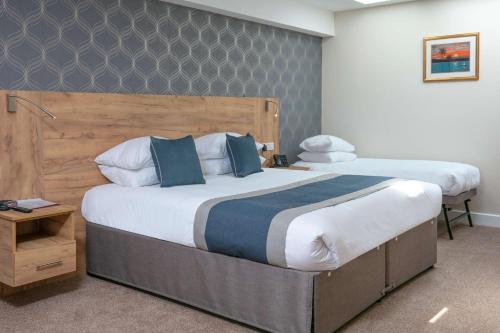 Superior Family Room with One King and Two Single Beds and Kitchenette - Non - Smoking del hotel Best Western Northfields Ealing