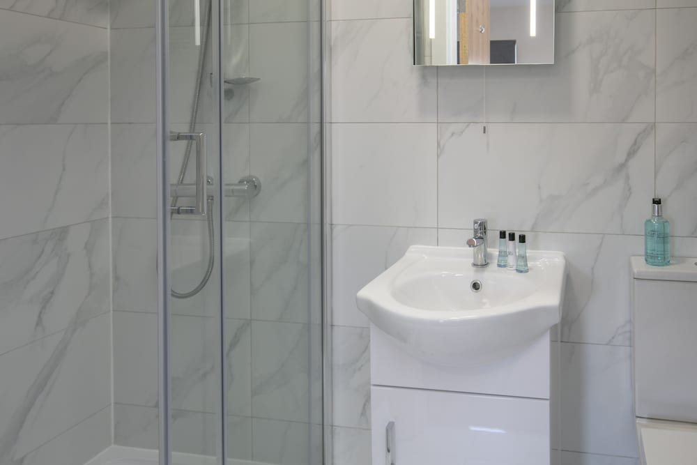Habitación superior, 2 camas individuales, no fumadores, cocina básica del hotel Best Western Northfields Ealing. Foto 3