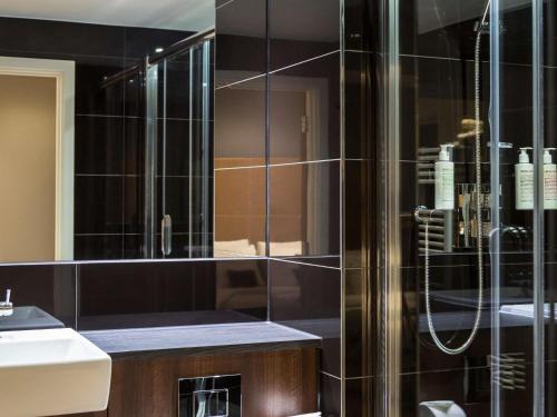Estudio con 2 camas individuales del hotel Adagio London Brentford. Foto 1