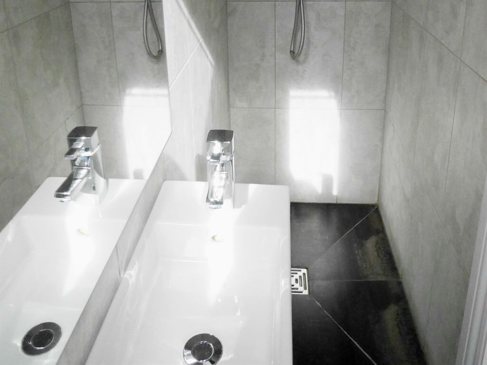 Estudio estándar, baño privado (Double /Twin) del hotel Kew Studios and Rooms. Foto 2