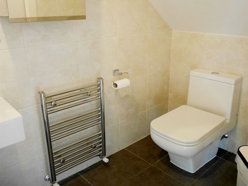 Habitación estándar doble, baño privado del hotel Kew Studios and Rooms. Foto 3