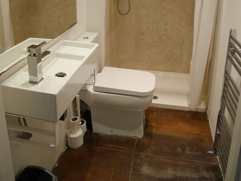 Habitación doble, baño compartido del hotel Kew Studios and Rooms. Foto 3