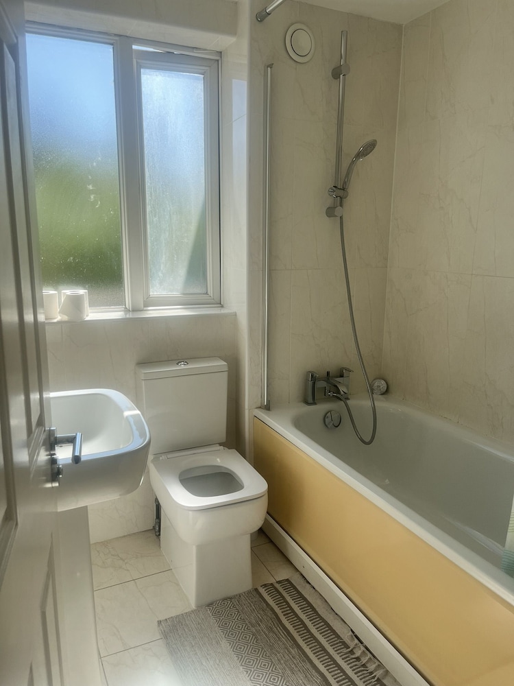Habitación doble, baño privado, vistas al jardín (Room 3) del hotel Kew Studios and Rooms. Foto 4