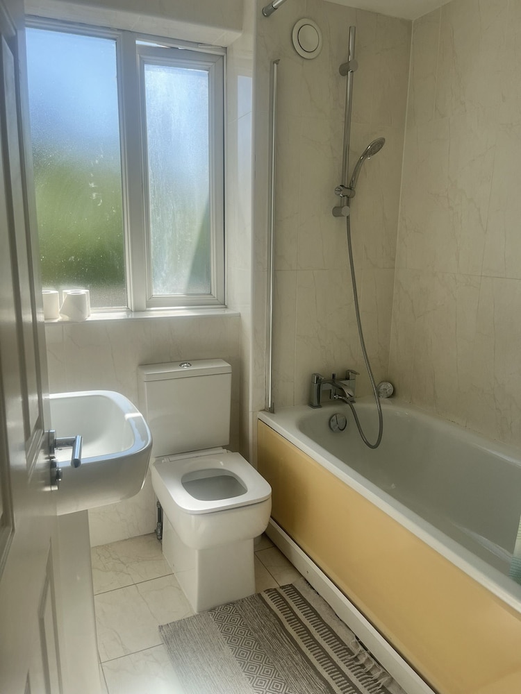 Habitación doble, baño privado, vistas al jardín (Room 3) del hotel Kew Studios and Rooms. Foto 5