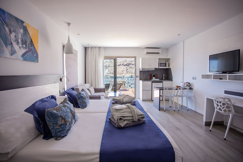 Suite junior, en una planta alta (superior) del hotel Servatur Casablanca Suites and Spa - Adults Only. Foto 1