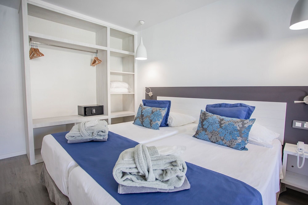 Suite junior, en una planta alta (superior) del hotel Servatur Casablanca Suites and Spa - Adults Only. Foto 2