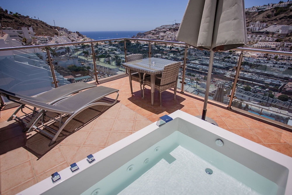 Suite junior, en una planta alta (superior) del hotel Servatur Casablanca Suites and Spa - Adults Only. Foto 5