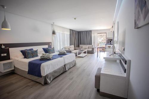 Suite with Balcony High Floor del hotel Servatur Casablanca Suites and Spa - Adults Only. Foto 1