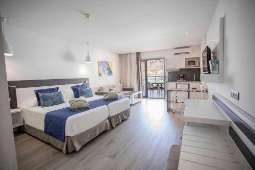 Suite Junior del hotel Servatur Casablanca Suites and Spa - Adults Only. Foto 1