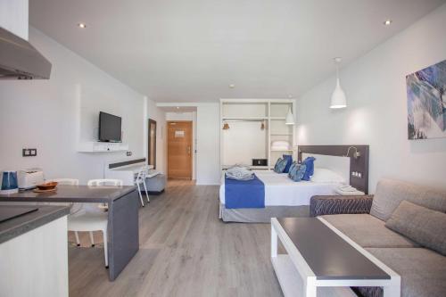 Suite Junior del hotel Servatur Casablanca Suites and Spa - Adults Only. Foto 2